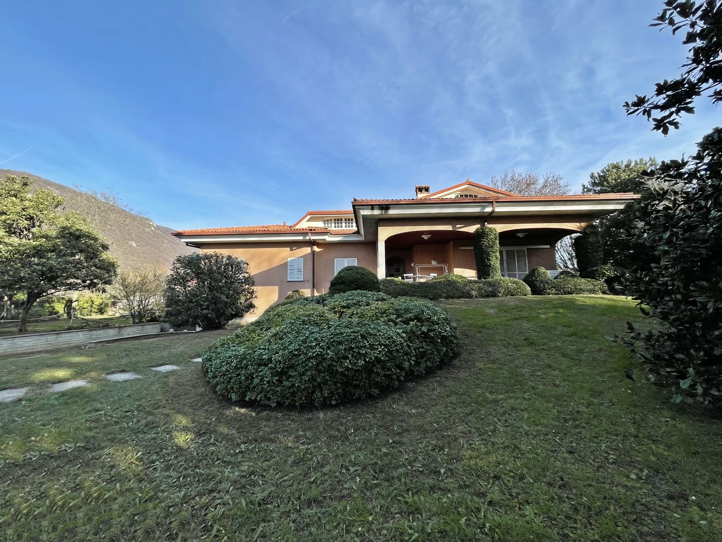 ERBA Casa indipendente